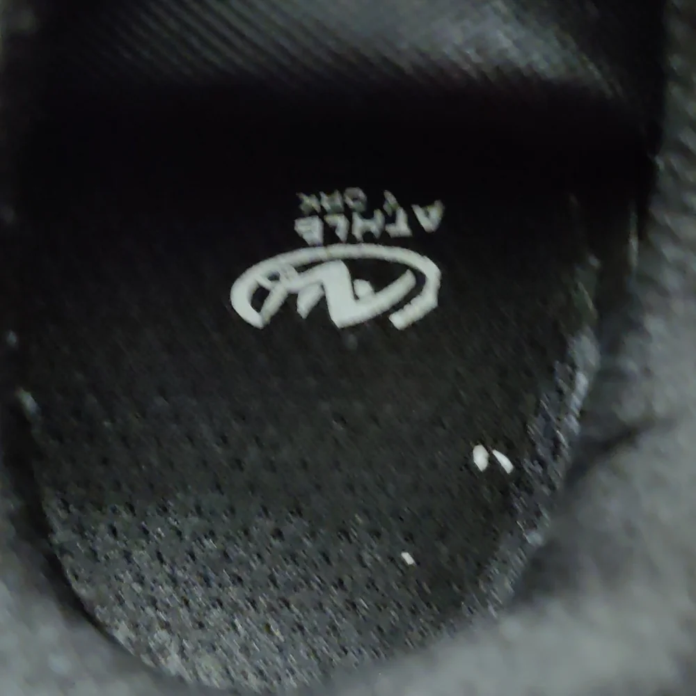 ***Athletic Sneakers Boys(5) Toddlers. - Picture 5 of 6